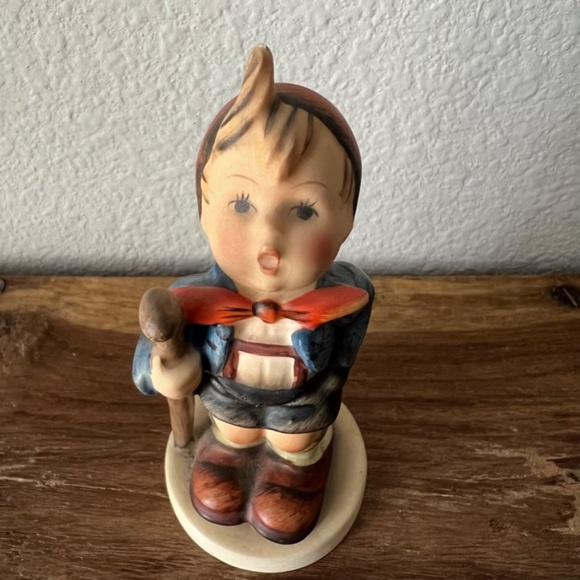 Vintage Hummel Figurine Little Hiker - Picture 2 of 6